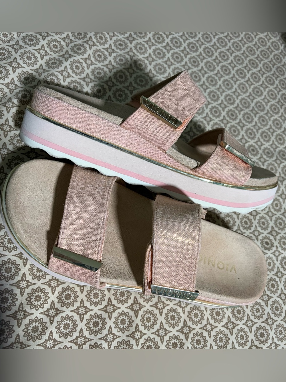 Vionic Brandie size 7.5 Velcro closure Double-Strap Platform Sandals